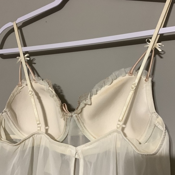 Vintage In Bloom by Jonquil cream sheer nighty w/ padded underwire bra attached - Picture 3 of 8